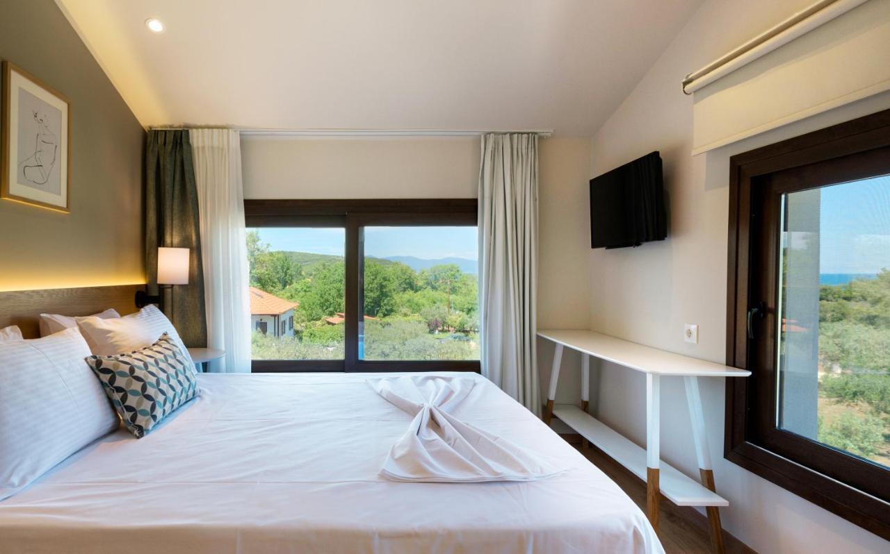 Dionysus Apartments & Suites Ierissos Exterior photo