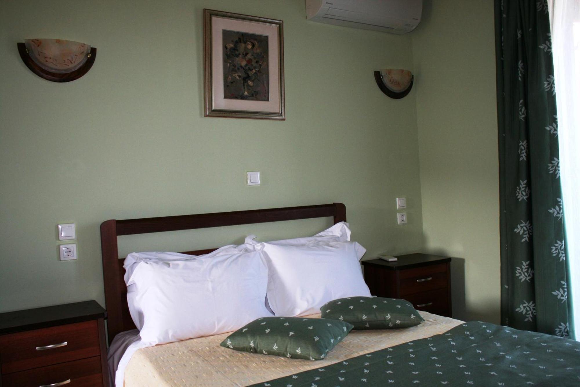 Dionysus Apartments & Suites Ierissos Room photo